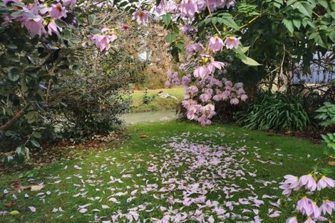 Photo of property in 10 Deakin Place, Clive, 4102