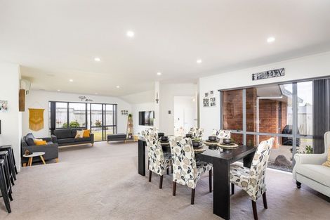 Photo of property in 68 Branch Road, Highlands Park, New Plymouth, 4312