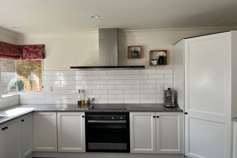 Photo of property in 8 Ballini Rise, West Harbour, Auckland, 0618