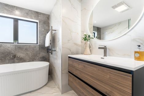 Photo of property in 71a Matipo Road, Te Atatu Peninsula, Auckland, 0610