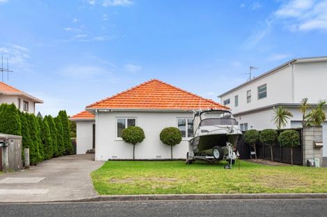 Photo of property in 58 Pitau Road, Mount Maunganui, 3116