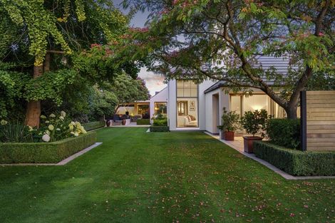 Photo of property in 37 Thornycroft Street, Fendalton, Christchurch, 8052