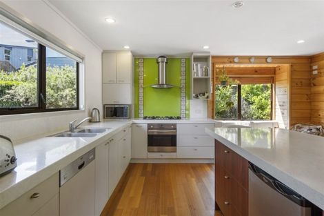 Photo of property in 6 Tasman Avenue, Henderson Valley, Auckland, 0614