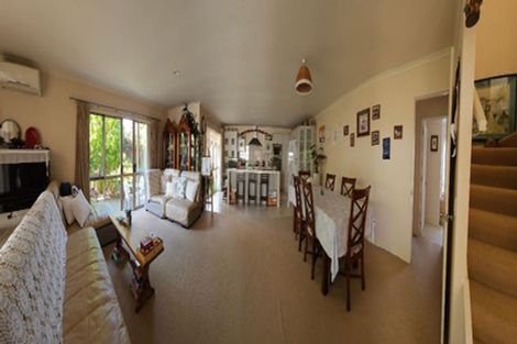 Photo of property in 4 Oswald Close, Flat Bush, Auckland, 2016