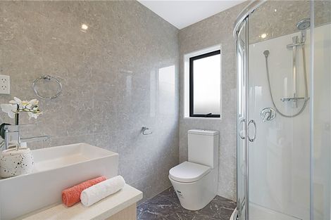 Photo of property in 105 Lincoln Park Avenue, Massey, Auckland, 0614