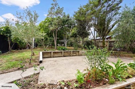 Photo of property in 79 Kaurilands Road, Titirangi, Auckland, 0604