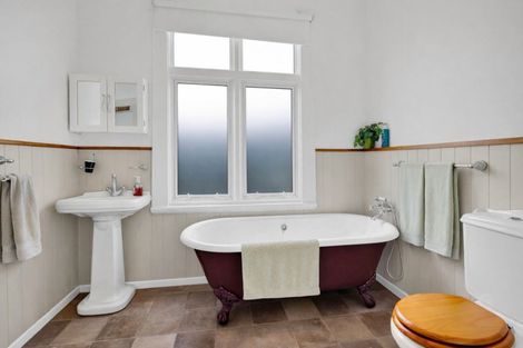 Photo of property in 15 Seyton Street, Stratford, 4332