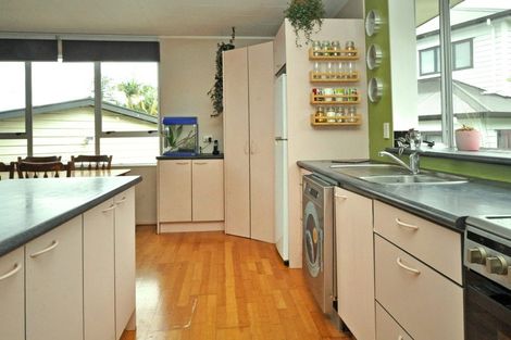 Photo of property in 2/7 Banksia Place, Goodwood Heights, Auckland, 2105