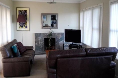 Photo of property in 11 Colonial Road, Chatswood, Auckland, 0626