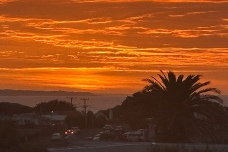 Photo of property in 5 Scott Street, Moturoa, New Plymouth, 4310