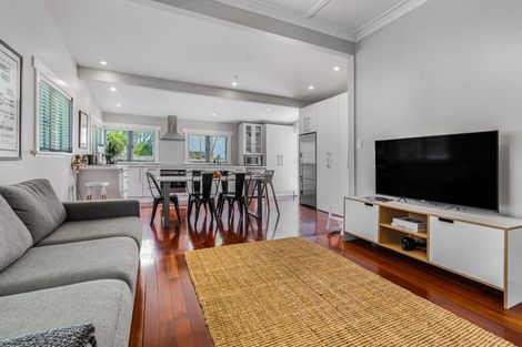 Photo of property in 1/2 Tennyson Street, Northcote Point, Auckland, 0627