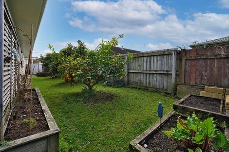 Photo of property in 2 Dover Road, St Andrews, Hamilton, 3200