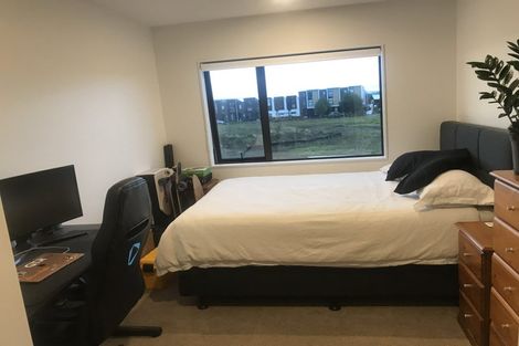 Photo of property in 33 Peihana Road, Hobsonville, Auckland, 0616