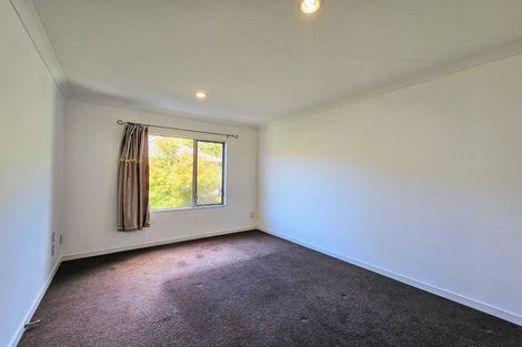 Photo of property in 28 Pin Oak Drive, Schnapper Rock, Auckland, 0632