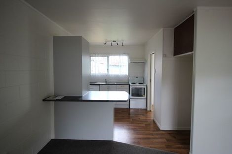 Photo of property in 2/587 Glenfield Road, Totara Vale, Auckland, 0629