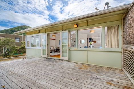 Photo of property in 22 North Piha Road, Piha, New Lynn, 0772