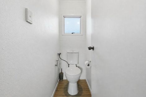 Photo of property in 1/92 Lake Road, Northcote, Auckland, 0627