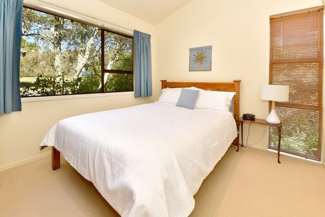 Photo of property in 1/4 John Dee Crescent, Red Beach, 0932