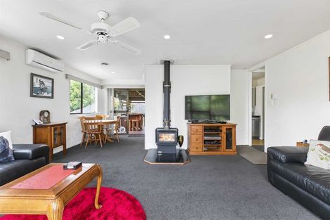 Photo of property in 12 Fitzherbert Avenue, West Harbour, Auckland, 0618
