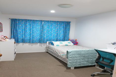 Photo of property in 1/219 Glenfield Road, Hillcrest, Auckland, 0627