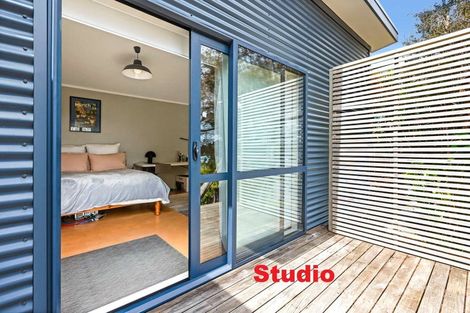 Photo of property in 9 Dudley Crescent, Cable Bay, 0420