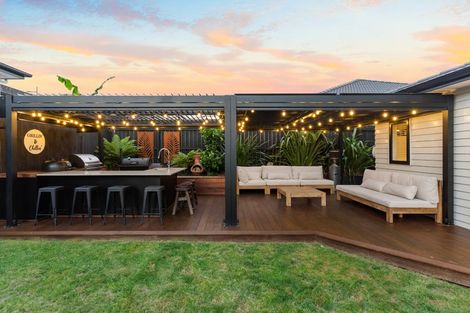 Photo of property in 5 Blatina Drive, Kumeu, 0810