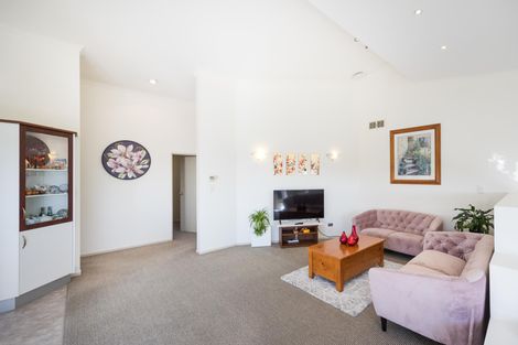Photo of property in 111 Ruapehu Drive, Fitzherbert, Palmerston North, 4410