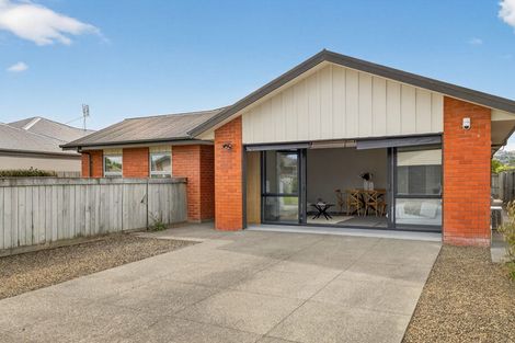 Photo of property in 15 Saint Peters Close, Woolston, Christchurch, 8062