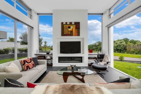 Photo of property in 7 Karemoana Drive, Te Atatu Peninsula, Auckland, 0610