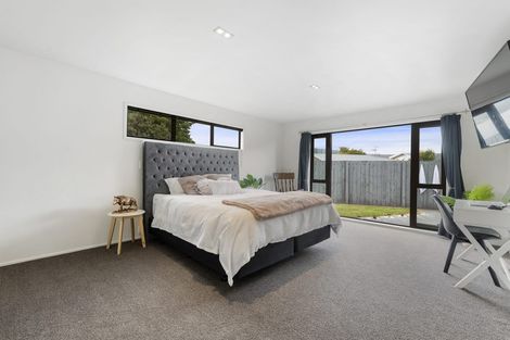 Photo of property in 8 Taurus Place, Kawaha Point, Rotorua, 3010