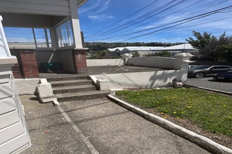 Photo of property in 16 Glendavar Street, Berhampore, Wellington, 6023