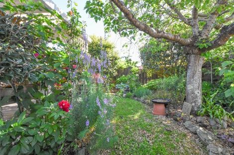 Photo of property in 6 Chisholm Place, Carterton, 5713