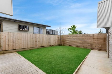 Photo of property in 13/15 Chivalry Road, Glenfield, Auckland, 0629