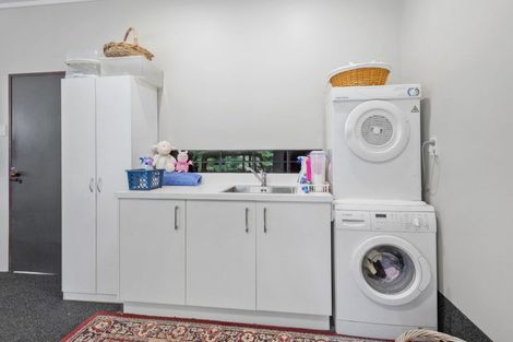 Photo of property in 1 Kerwood Place, Gore, 9710