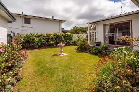 Photo of property in 100 Churton Drive, Churton Park, Wellington, 6037