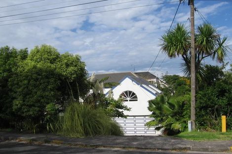 Photo of property in 1/992 Beach Road, Torbay, Auckland, 0630