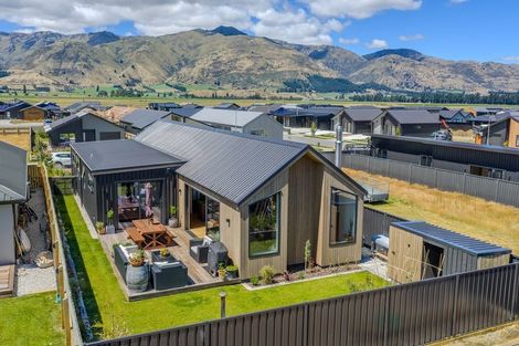 Photo of property in 16 Guthrie Street, Lake Hawea, 9382