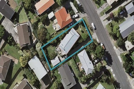 Photo of property in 72 Totaravale Drive, Totara Vale, Auckland, 0629