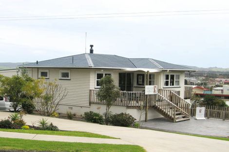 Photo of property in 14 Porter Crescent, Helensville, 0800