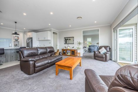 Photo of property in 76 Madison Terrace, Silverdale, 0932