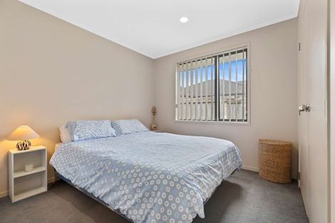 Photo of property in 15 Ernest Shackleton Place, Waiuku, 2123