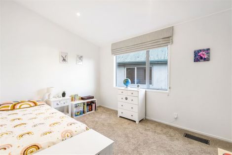 Photo of property in 7 William Bayes Place, Red Beach, 0932