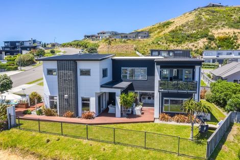 Photo of property in 72 Endeavour Drive, Whitby, Porirua, 5024