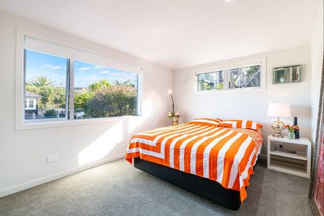 Photo of property in 4/92 Churchill Road, Murrays Bay, Auckland, 0630