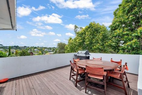 Photo of property in 2 Hollyhock Place, Browns Bay, Auckland, 0630