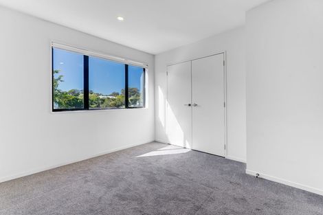 Photo of property in 11/9 Schnapper Rock Road, Greenhithe, Auckland, 0632
