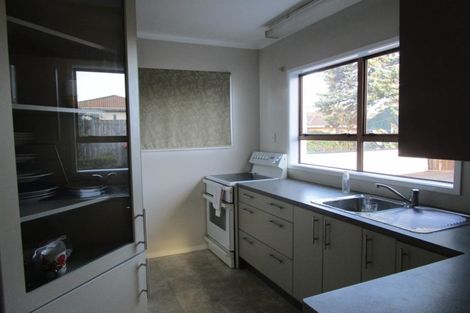 Photo of property in 2/16 Waimai Avenue, Weymouth, Auckland, 2103