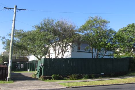 Photo of property in 3/45 Pupuke Road, Birkenhead, Auckland, 0627