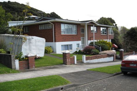 Photo of property in 1 Volkner Grove, Waterloo, Lower Hutt, 5011