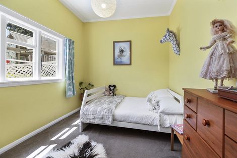 Photo of property in 13 Nevay Road, Miramar, Wellington, 6022